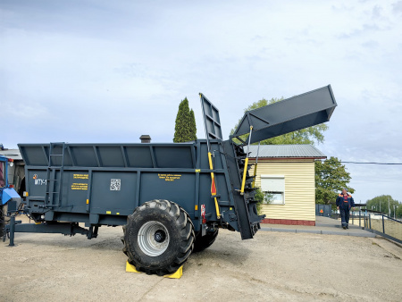 Машина для внесения твердых органических удобрений МТУ-10 (12 куб.)