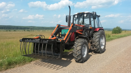 Погрузчик фронтальный FRONTLIFT / ФРОНТЛИФТ г/п 1600, к тракторам ЛМЗ, YTO, LOVOL, DEUTZ-FAHR