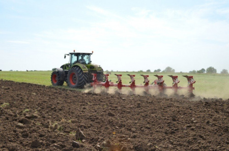Плуг AcroAgro 180 On-Land - 9 (7+1+1) корпусов, полунавесной оборотный с болтовой защитой, для вспашки вне борозды с двойными колесами трактора