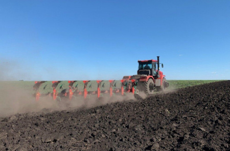 Плуг AcroAgro 180 On-Land - 9 (7+1+1) корпусов, полунавесной оборотный с болтовой защитой, для вспашки вне борозды с двойными колесами трактора