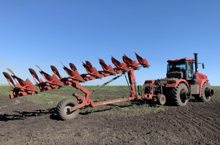 Плуг AcroAgro 180 On-Land - 9 (7+1+1) корпусов, полунавесной оборотный с болтовой защитой, для вспашки вне борозды с двойными колесами трактора