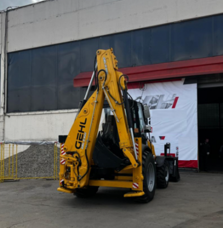 Экскаватор-погрузчик GEHL GBL-X-920