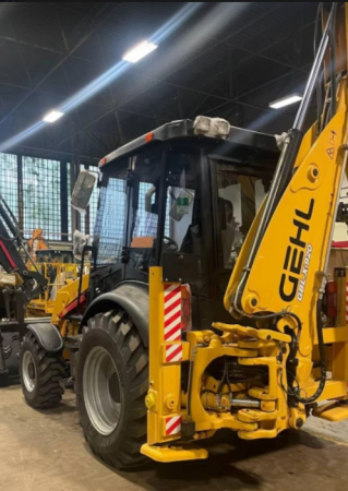 Экскаватор-погрузчик GEHL GBL-X-920