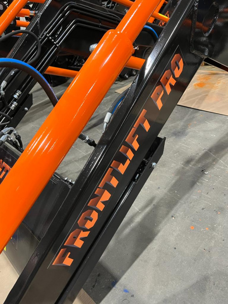 Погрузчик фронтальный FRONTLIFT / ФРОНТЛИФТ PRO-2200 с джойстиком, агрегатирование с тракторами от 130 л.с.