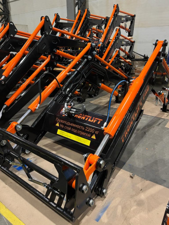 Погрузчик фронтальный FRONTLIFT / ФРОНТЛИФТ PRO-2200 с джойстиком, агрегатирование с тракторами от 130 л.с.