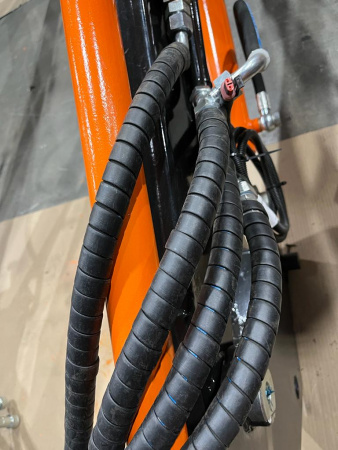 Погрузчик фронтальный FRONTLIFT / ФРОНТЛИФТ PRO-2200 с джойстиком, агрегатирование с тракторами от 130 л.с.